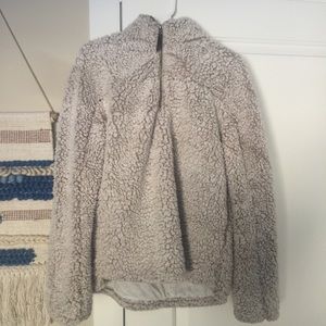 LIKE NEW Sherpa fleece fuzzy pullover size medium